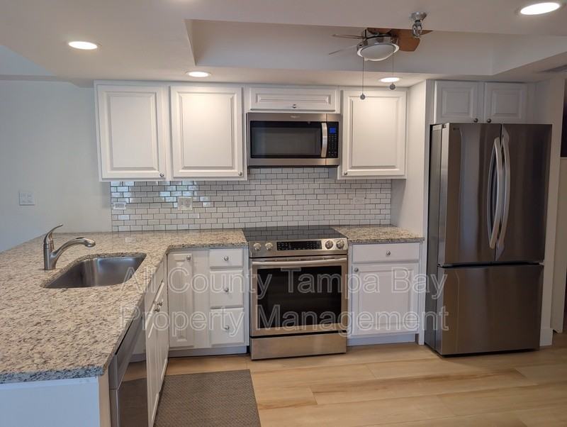 7430 Sunshine Skyway Ln S #201 - Photo 6 of 18