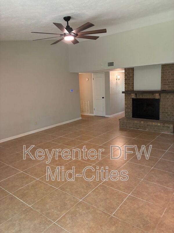 3801 Hackberry Ln - Photo 3 of 12