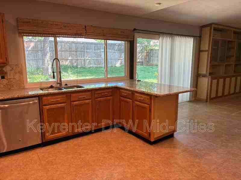 3801 Hackberry Ln - Photo 5 of 12