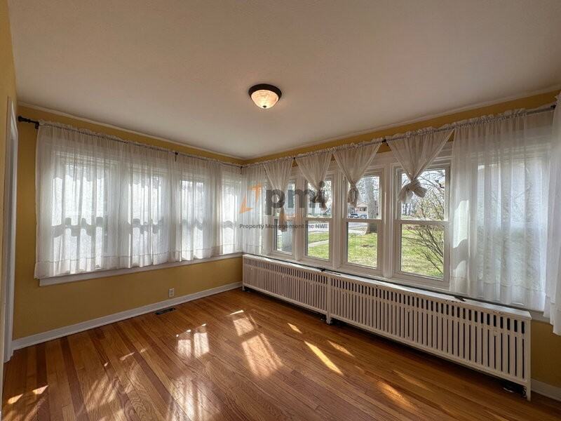 418 School St - Photo 5 of 23