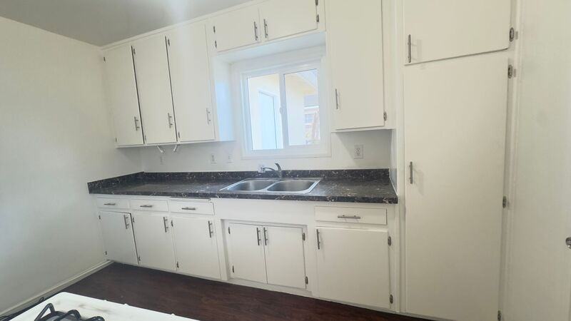 11315 Painter Ave - Photo 6 of 13