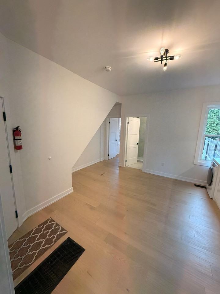 Ossington Ave & Dupont St #1 - Photo 6 of 7