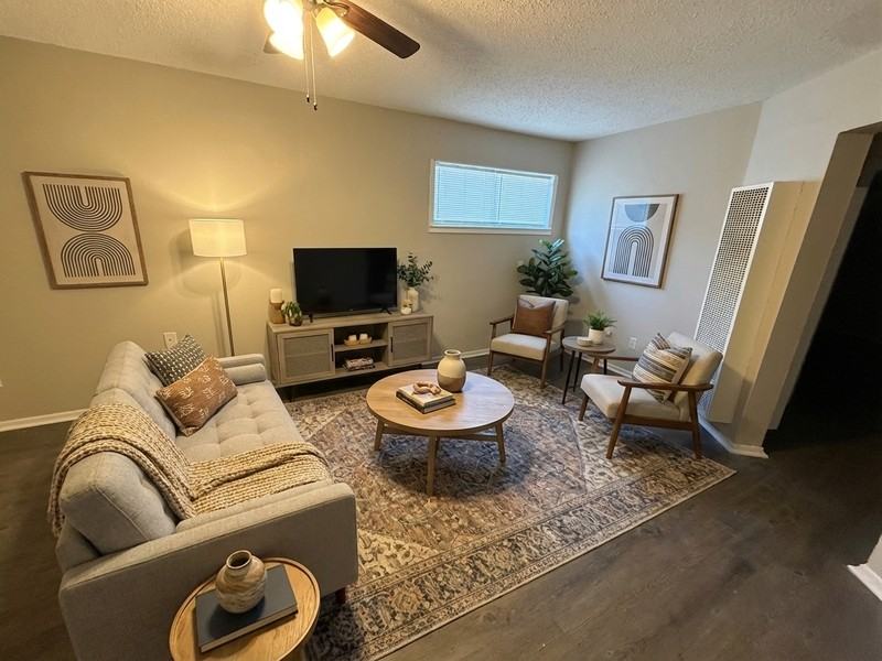 2086 Hubert Ave - Photo 3 of 21