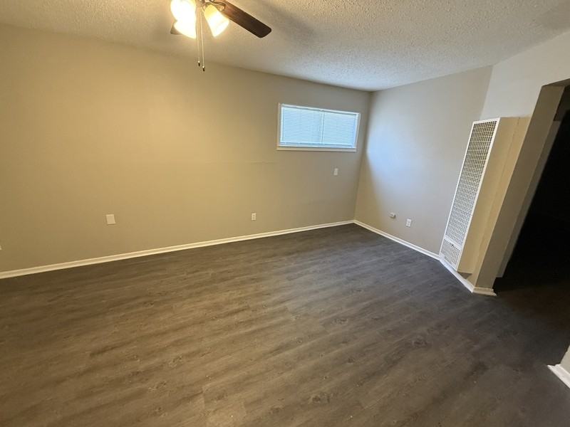 2086 Hubert Ave - Photo 4 of 21