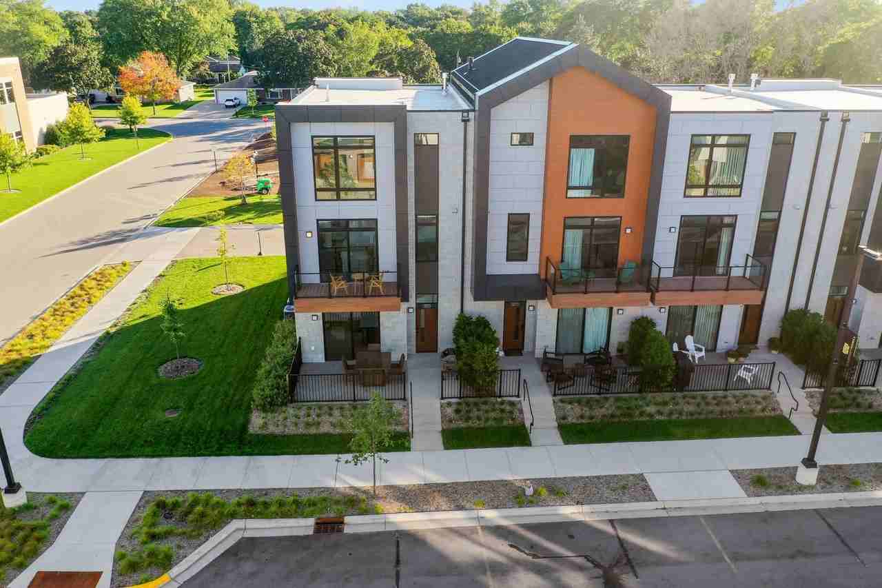 1071 Brookwood Dr - Photo 5 of 50