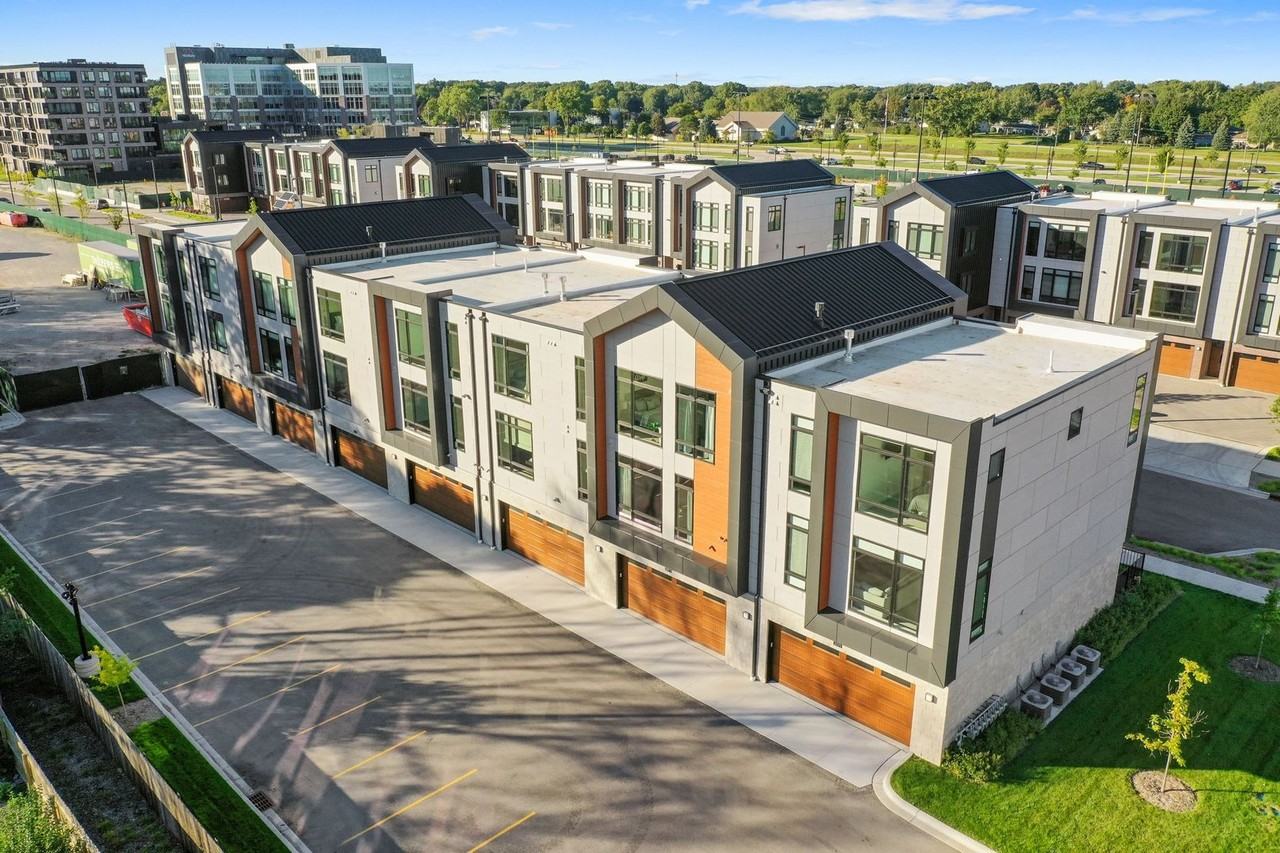 1071 Brookwood Dr - Photo 6 of 50