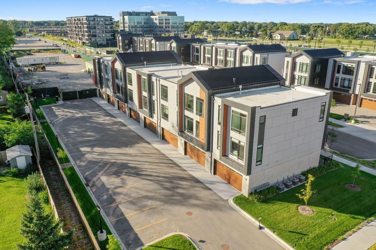 1071 Brookwood Dr - Photo 7 of 50