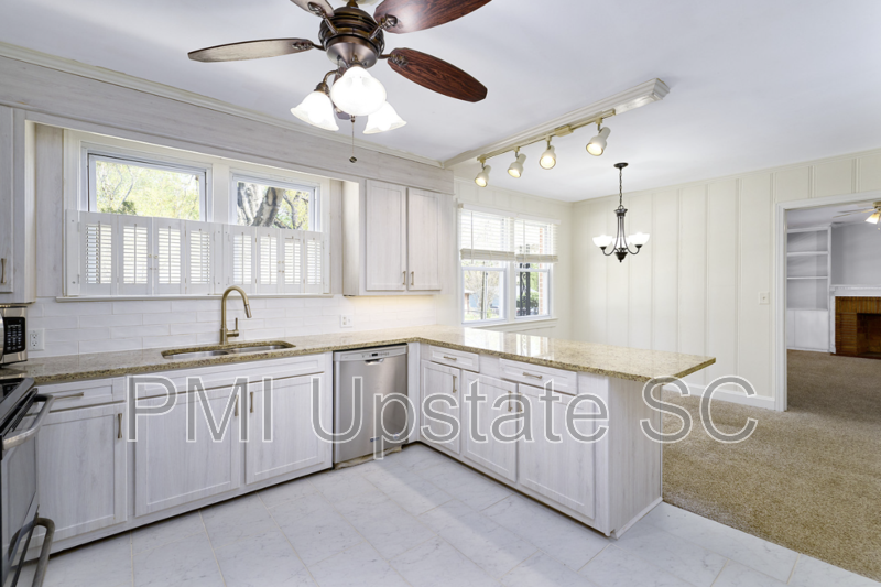 102 Tiffany Dr - Photo 4 of 23