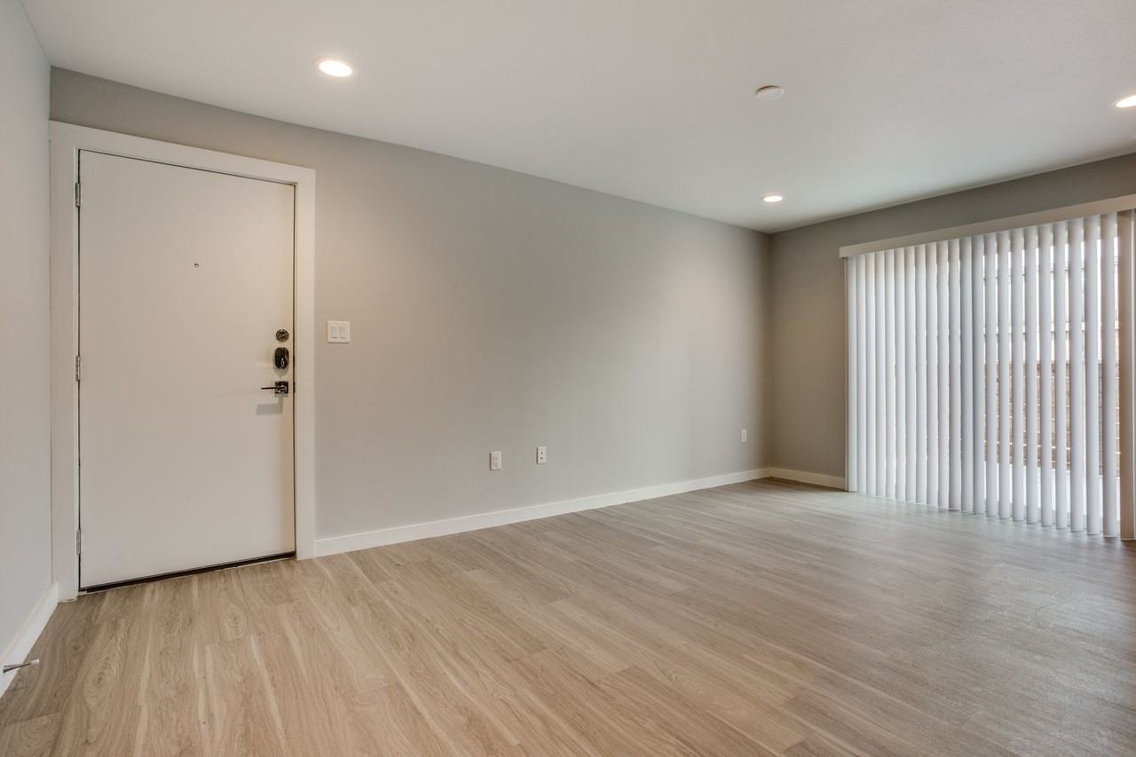 3328 Cedarplaza Ln - Photo 3 of 21