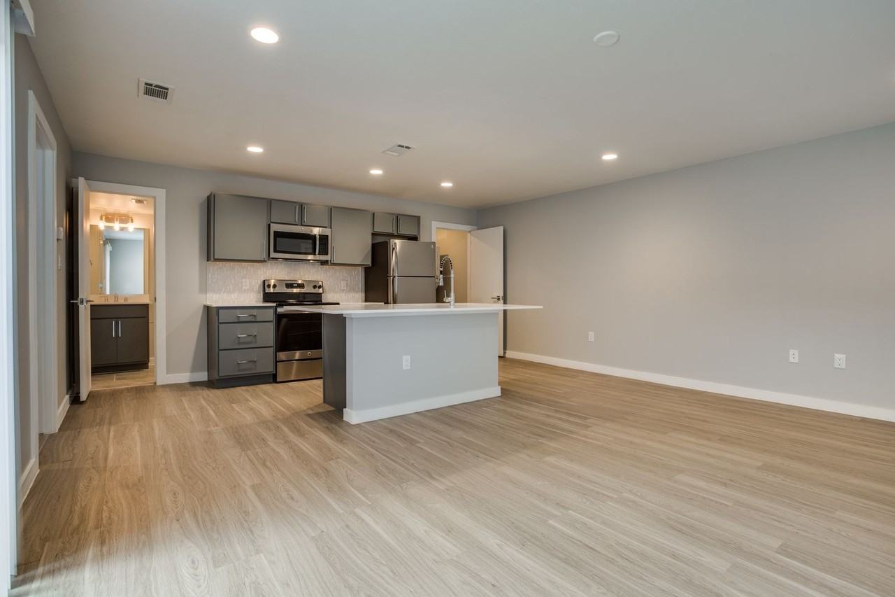 3328 Cedarplaza Ln - Photo 5 of 21