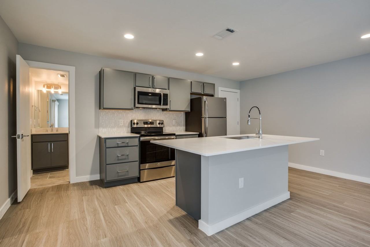 3328 Cedarplaza Ln - Photo 6 of 21
