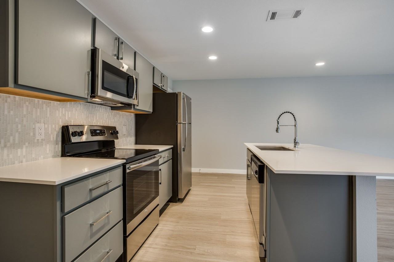 3328 Cedarplaza Ln - Photo 7 of 21