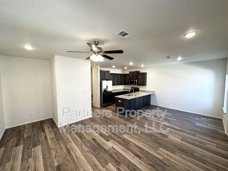 928 S Amarillo Ave - Photo 2 of 11