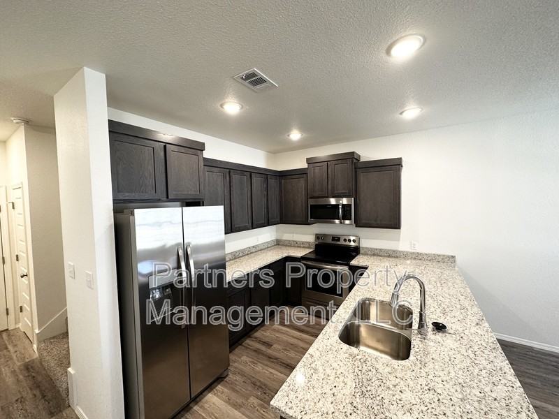 928 S Amarillo Ave - Photo 4 of 11