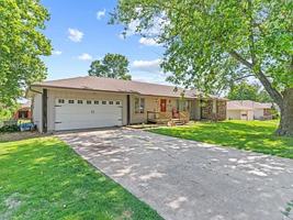 featured image of 2556 W Cardinal St