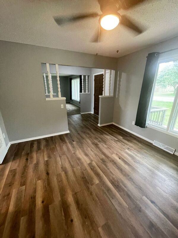 2556 W Cardinal St - Photo 3 of 29