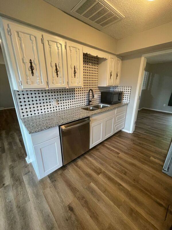 2556 W Cardinal St - Photo 6 of 29