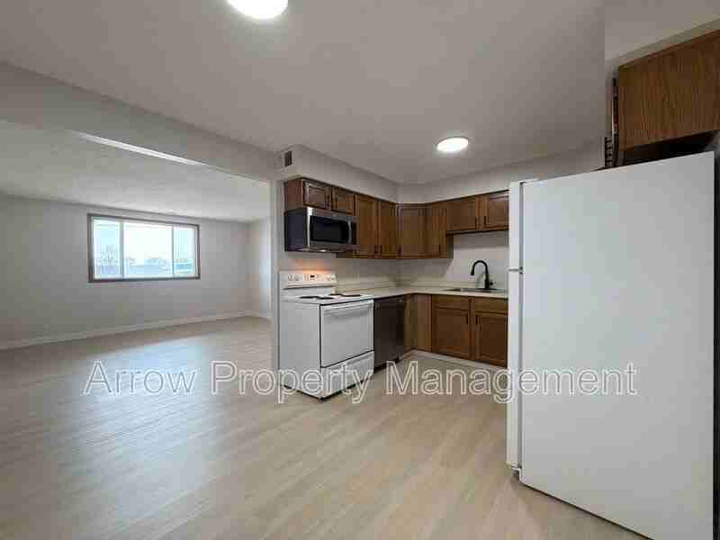 535 W Saunders Ave #3 - Photo 2 of 12