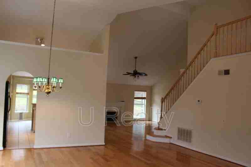 3010 Williams Station Rd - Photo 5 of 20
