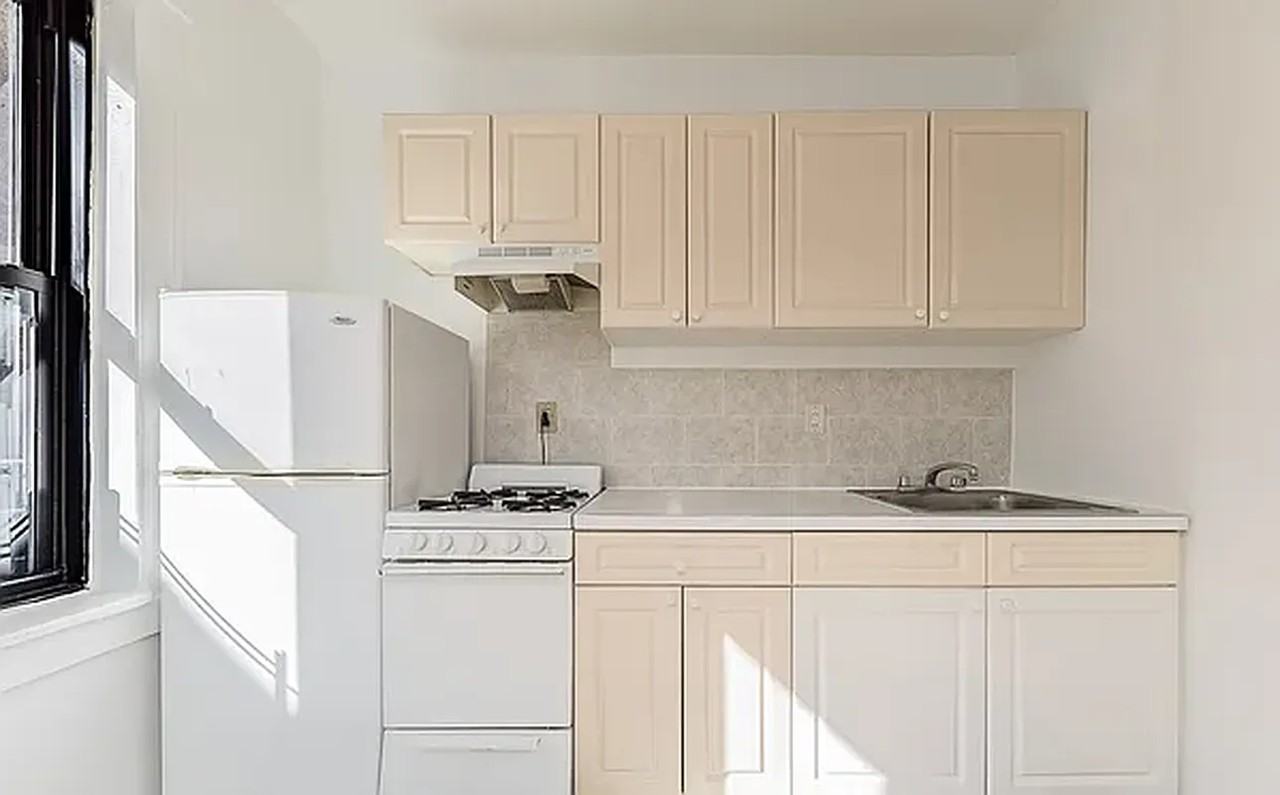 132-70 Sanford Avenue #2D - Photo 4 of 5