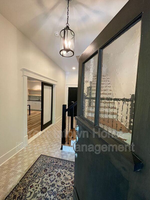 1867 Gordon Mnr Ne - Photo 3 of 37