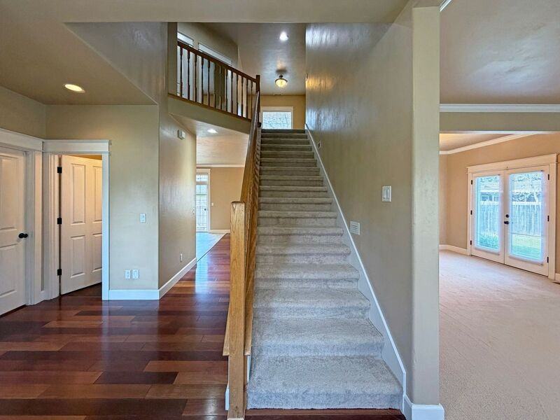 520 Honeysuckle Ln - Photo 2 of 35