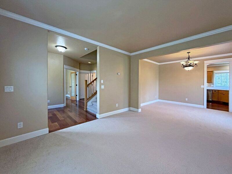 520 Honeysuckle Ln - Photo 5 of 35