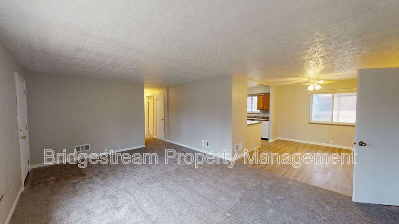 4246 Lyndell Dr - Photo 3 of 12