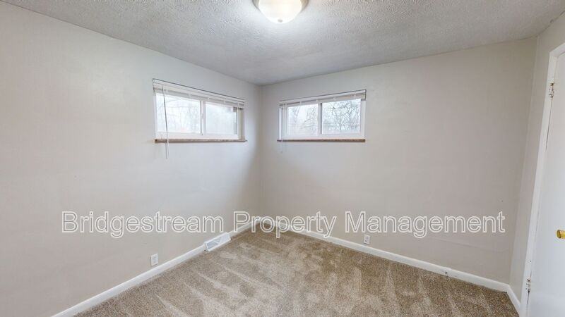 4246 Lyndell Dr - Photo 7 of 12