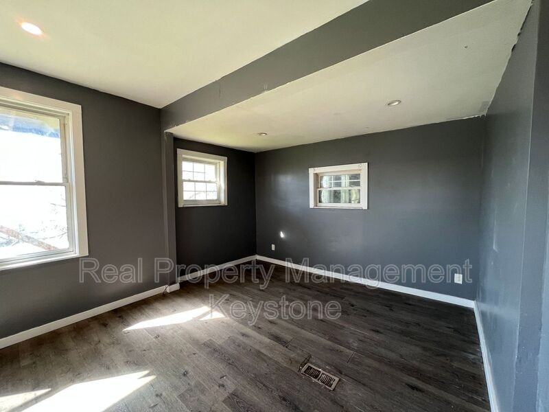 1834 Flagler St #1 - Photo 4 of 16