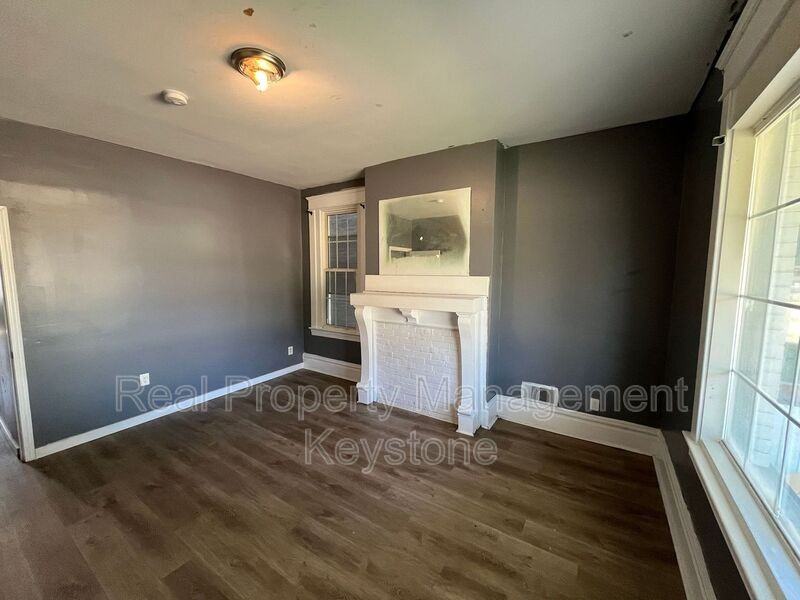 1834 Flagler St #1 - Photo 7 of 16