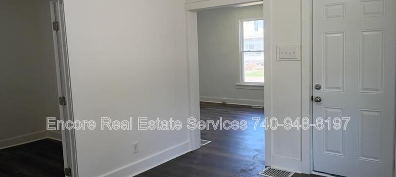 97 Allen St - Photo 4 of 25