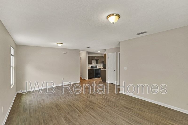 3838 Perry St - Photo 4 of 23