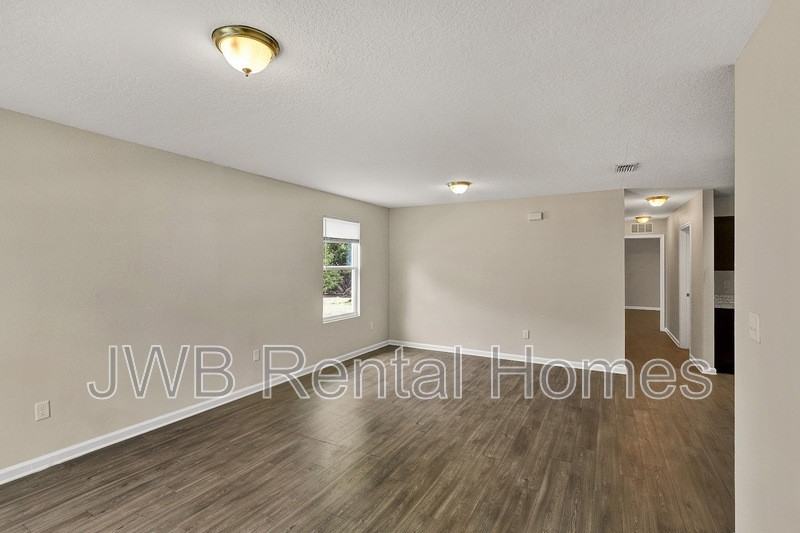 3838 Perry St - Photo 5 of 23