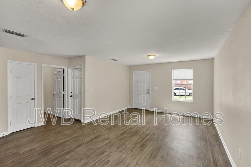 3838 Perry St - Photo 6 of 23