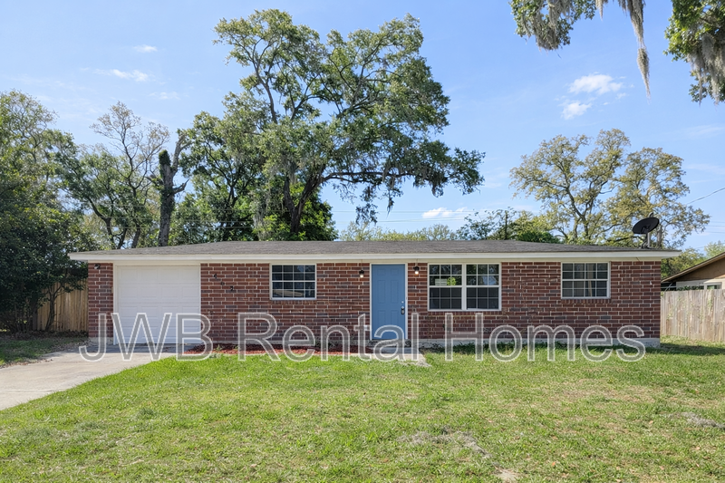 462 Blairmore Blvd W