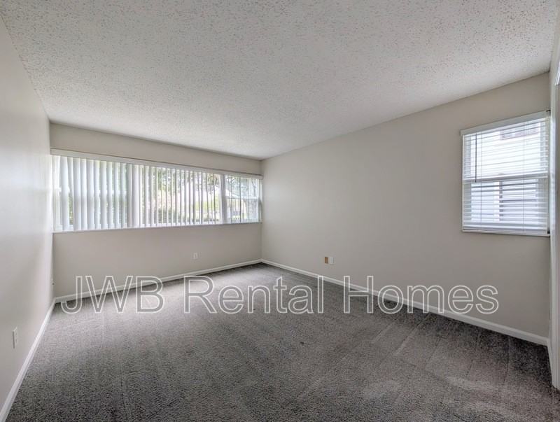 1000 3rd St - Photo 6 of 18