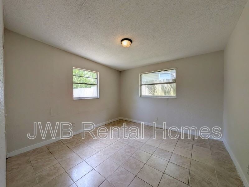 1490 W 33rd St - Photo 5 of 16