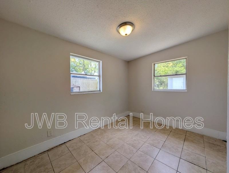 1490 W 33rd St - Photo 6 of 16