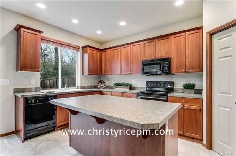 215 Orcas Pl Se - Photo 4 of 27