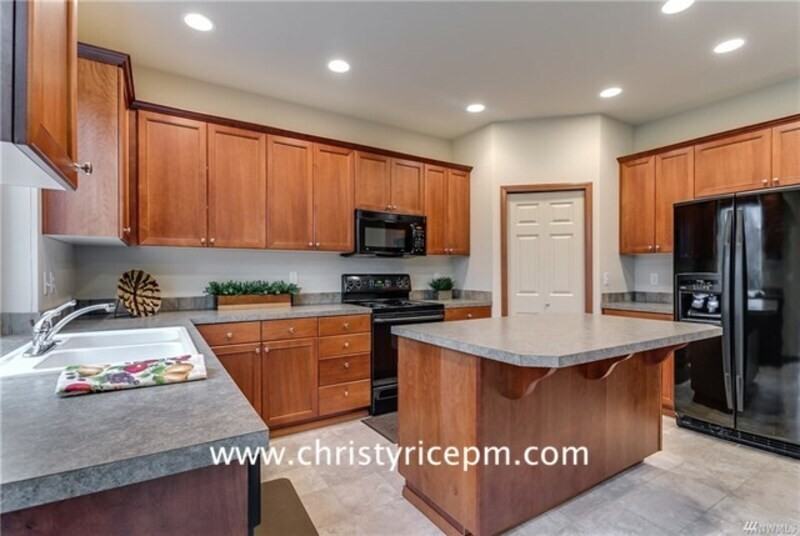 215 Orcas Pl Se - Photo 6 of 27