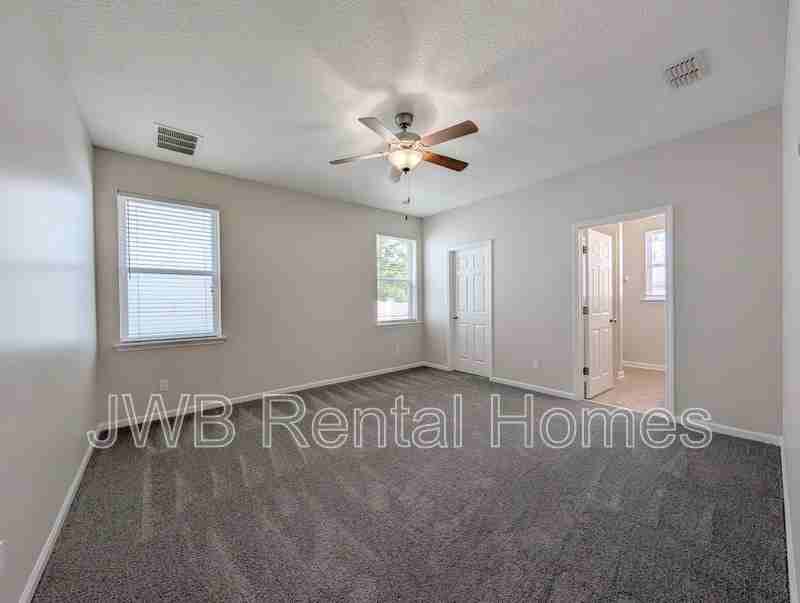 94 Carlson Ct - Photo 6 of 22