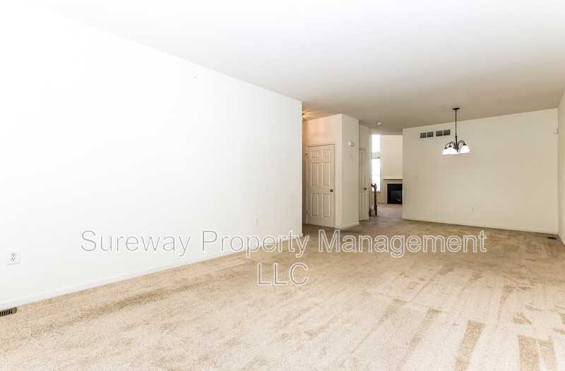 158 Chancellor Dr - Photo 2 of 20