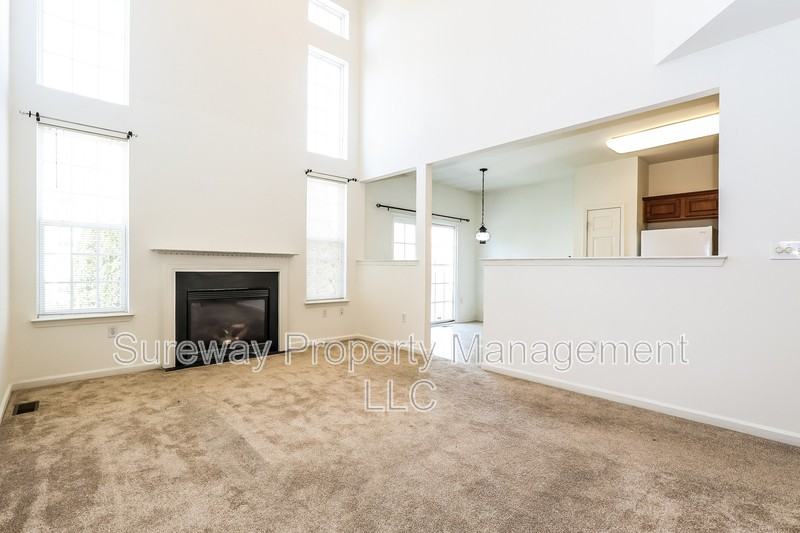 158 Chancellor Dr - Photo 3 of 20