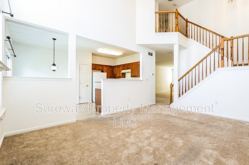 158 Chancellor Dr - Photo 4 of 20