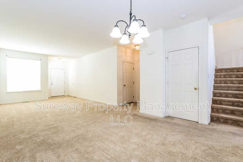 158 Chancellor Dr - Photo 5 of 20