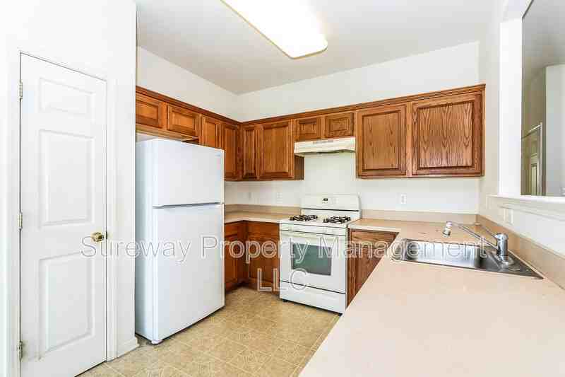 158 Chancellor Dr - Photo 6 of 20