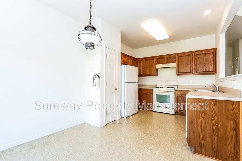 158 Chancellor Dr - Photo 7 of 20