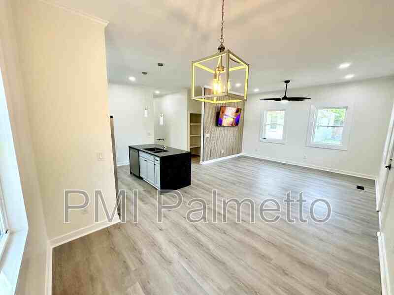 1121 Zeigler St #A - Photo 4 of 29