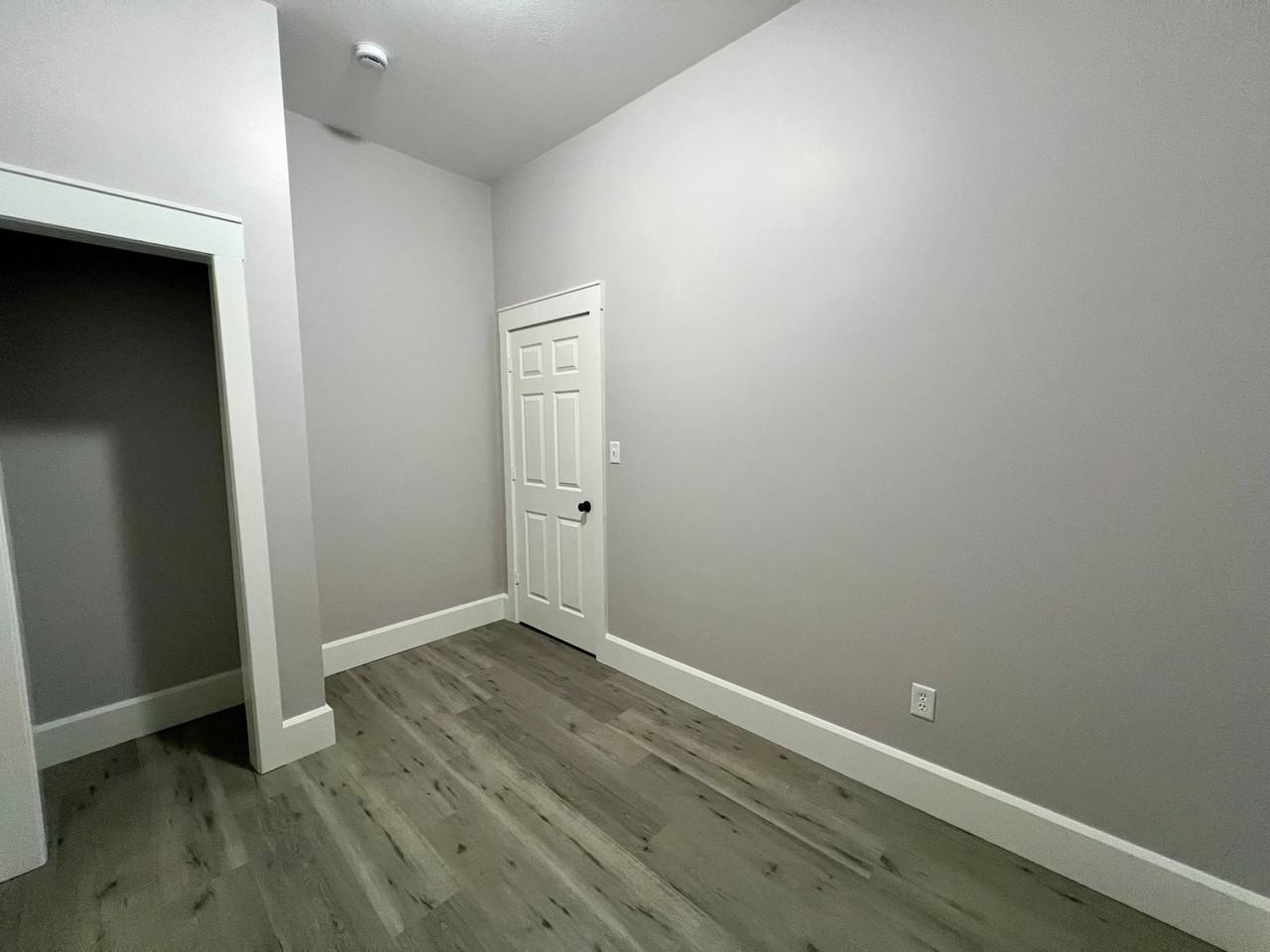 318 S Locust St - Photo 5 of 10